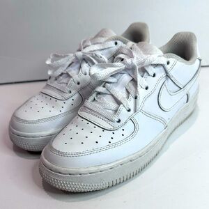 White Nike Air Force 1 Lo Sneakers